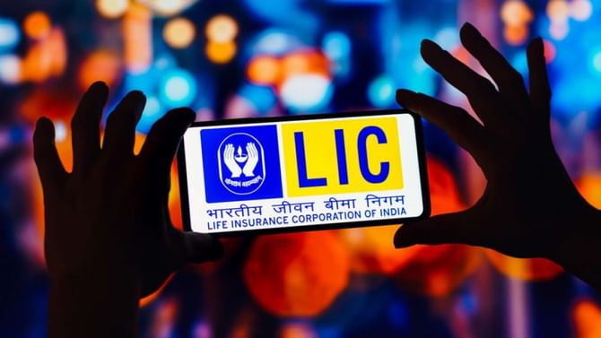 LIC: ಷೇರುಪೇಟೆಯಲ್ಲಿ ಎಲ್ಐಸಿಗೆ 1 ವರ್ಷ; ಷೇರು ಬೆಲೆ ಆಗೆಷ್ಟಿತ್ತು, ಈಗೆಷ್ಟಿದೆ? LIC: ಷೇರುಪೇಟೆಯಲ್ಲಿ ಎಲ್ಐಸಿಗೆ 1 ವರ್ಷ; ಷೇರು ಬೆಲೆ ಆಗೆಷ್ಟಿತ್ತು, ಈಗೆಷ್ಟಿದೆ?