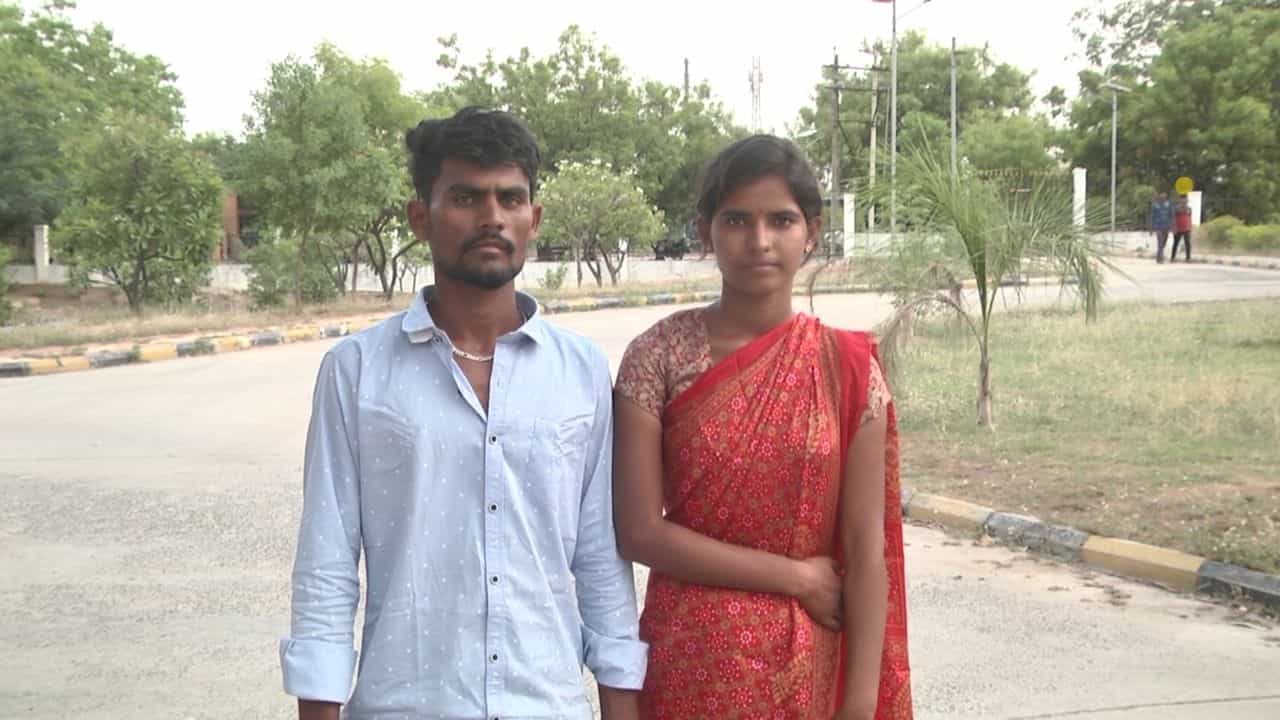 ಪ್ರೀತಿಸಿದವನ ಜೊತೆಗೇ ಬಾಳಬೇಕೆಂದು ನಿರ್ಧರಿಸಿ ಮನೆ ಬಿಟ್ಟು ಬಂದಿದ್ದಾಳೆ ಯುವತಿ, ಪ್ರಾಣ ಬೆದರಿಕೆಯಿದೆ ರಕ್ಷಿಸಿ ಅಂತಾ ಯಾದಗಿರಿ ಎಸ್ಪಿ ಕಚೇರಿ ಎದುರು ನಿಂತುಬಿಟ್ಟಿದ್ದಾಳೆ! ಪ್ರೀತಿಸಿದವನ ಜೊತೆಗೇ ಬಾಳಬೇಕೆಂದು ನಿರ್ಧರಿಸಿ ಮನೆ ಬಿಟ್ಟು ಬಂದಿದ್ದಾಳೆ ಯುವತಿ, ಪ್ರಾಣ ಬೆದರಿಕೆಯಿದೆ ರಕ್ಷಿಸಿ ಅಂತಾ ಯಾದಗಿರಿ ಎಸ್ಪಿ ಕಚೇರಿ ಎದುರು ನಿಂತುಬಿಟ್ಟಿದ್ದಾಳೆ!