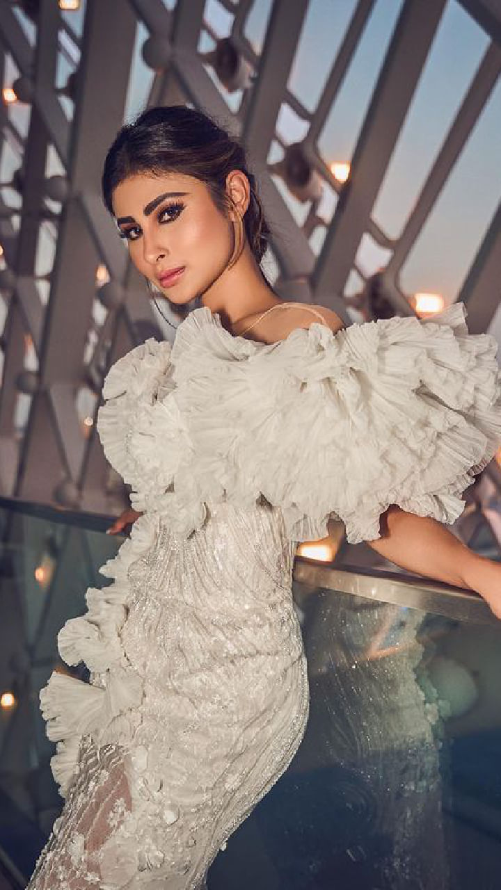 mouni roy (9)