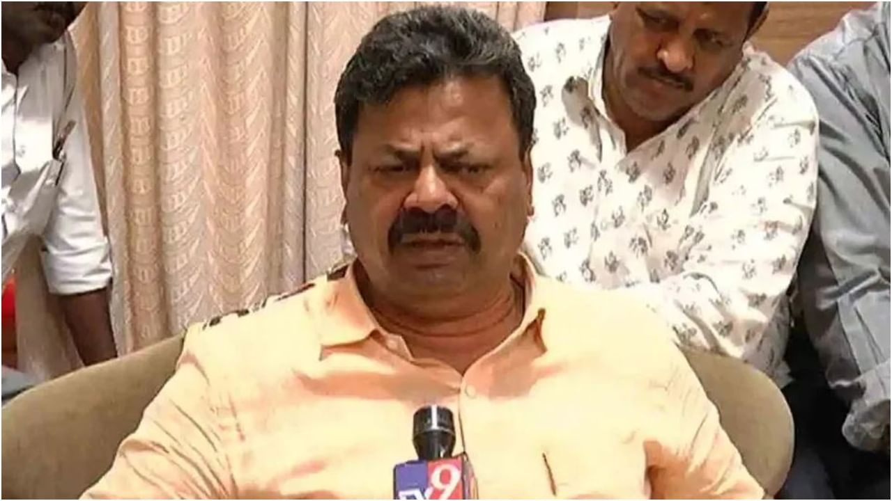 ತಂದೆ ಎಐಸಿಸಿ ಅಧ್ಯಕ್ಷರಾಗಿದ್ದಕ್ಕೆ ಸೂಪರ್ ಸಿಎಂ ರೀತಿ ವರ್ತಿಸುತ್ತಿರುವ ಪ್ರಿಯಾಂಕ್ ಖರ್ಗೆ; ರೇಣುಕಾಚಾರ್ಯ ವಾಗ್ದಾಳಿ ತಂದೆ ಎಐಸಿಸಿ ಅಧ್ಯಕ್ಷರಾಗಿದ್ದಕ್ಕೆ ಸೂಪರ್ ಸಿಎಂ ರೀತಿ ವರ್ತಿಸುತ್ತಿರುವ ಪ್ರಿಯಾಂಕ್ ಖರ್ಗೆ; ರೇಣುಕಾಚಾರ್ಯ ವಾಗ್ದಾಳಿ