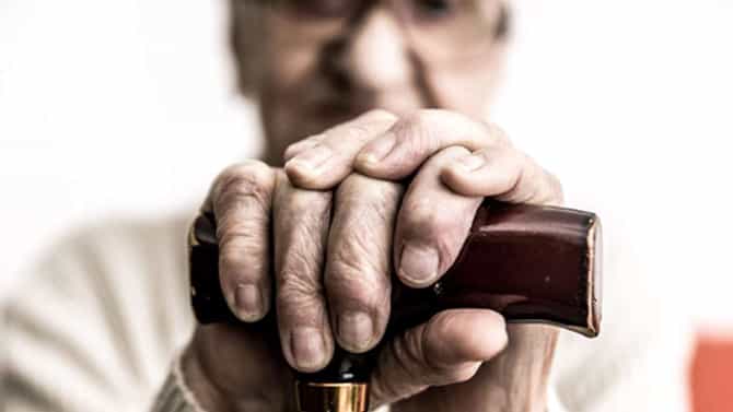 Old Man's Story: ಒಬ್ಬ ಮಗ ಐಎಎಸ್, ಇನ್ನೊಬ್ಬ ಬ್ಯುಸಿನೆಸ್; ವೃದ್ಧಾಶ್ರಮಕ್ಕೆ ಬಂದು ಕಣ್ಣೀರಿಟ್ಟ ವೃದ್ಧ; ಕರುಳುಹಿಂಡುತ್ತದೆ ಇವರ ಕಥೆ
