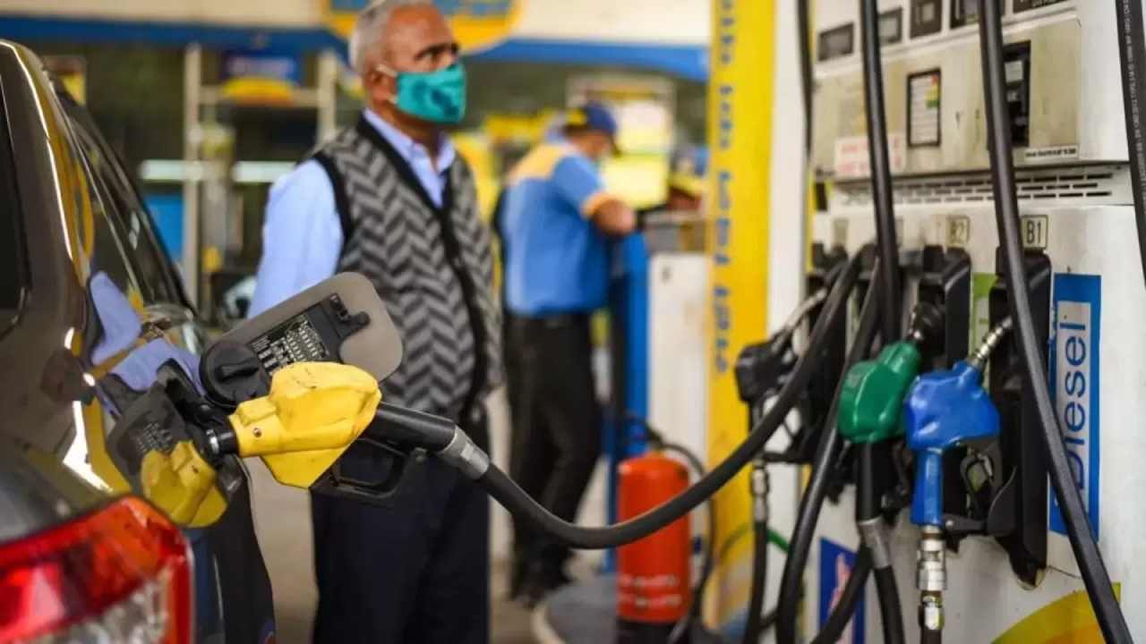 Petrol Price Today: ಬೆಂಗಳೂರು ಸೇರಿ ದೇಶದ ಪ್ರಮುಖ ನಗರಗಳಲ್ಲಿ ಮೇ 15ರಂದು ಪೆಟ್ರೋಲ್, ಡೀಸೆಲ್ ದರ ಎಷ್ಟಿದೆ, ವಿವರ ಇಲ್ಲಿದೆ