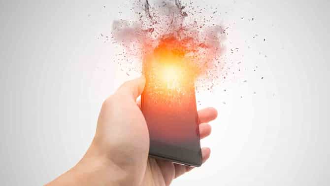 Tech Tips: ಬೇಸಿಗೆ ಬಿಸಿಲಿಗೆ ಬ್ಲಾಸ್ಟ್ ಆಗುತ್ತಿದೆ ಸ್ಮಾರ್ಟ್​ಫೋನ್​ಗಳು: ನಿರ್ಲಕ್ಷಿಸದಿರಿ
