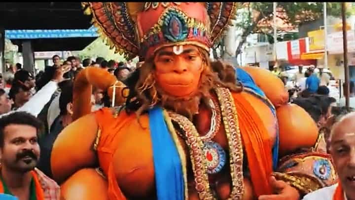 ಬೆಂಗಳೂರು: ಪ್ರಧಾನಿ ಮೋದಿ ರೋಡ್ ಶೋನಲ್ಲಿ ಭಜರಂಗಿ ಅಲೆ; ವಿಡಿಯೋ ವೈರಲ್ ಬೆಂಗಳೂರು: ಪ್ರಧಾನಿ ಮೋದಿ ರೋಡ್ ಶೋನಲ್ಲಿ ಭಜರಂಗಿ ಅಲೆ; ವಿಡಿಯೋ ವೈರಲ್