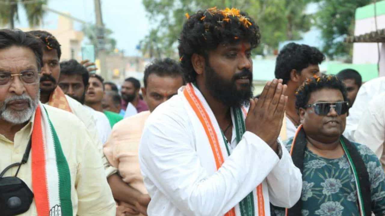 Pradeep Eshwar: ಚಿಕ್ಕಬಳ್ಳಾಪುರ ನೂತನ ಶಾಸಕ ಪ್ರದೀಪ್ ಈಶ್ವರ್ ಸಾಕು ತಾಯಿ ನಿಧನ Pradeep Eshwar: ಚಿಕ್ಕಬಳ್ಳಾಪುರ ನೂತನ ಶಾಸಕ ಪ್ರದೀಪ್ ಈಶ್ವರ್ ಸಾಕು ತಾಯಿ ನಿಧನ