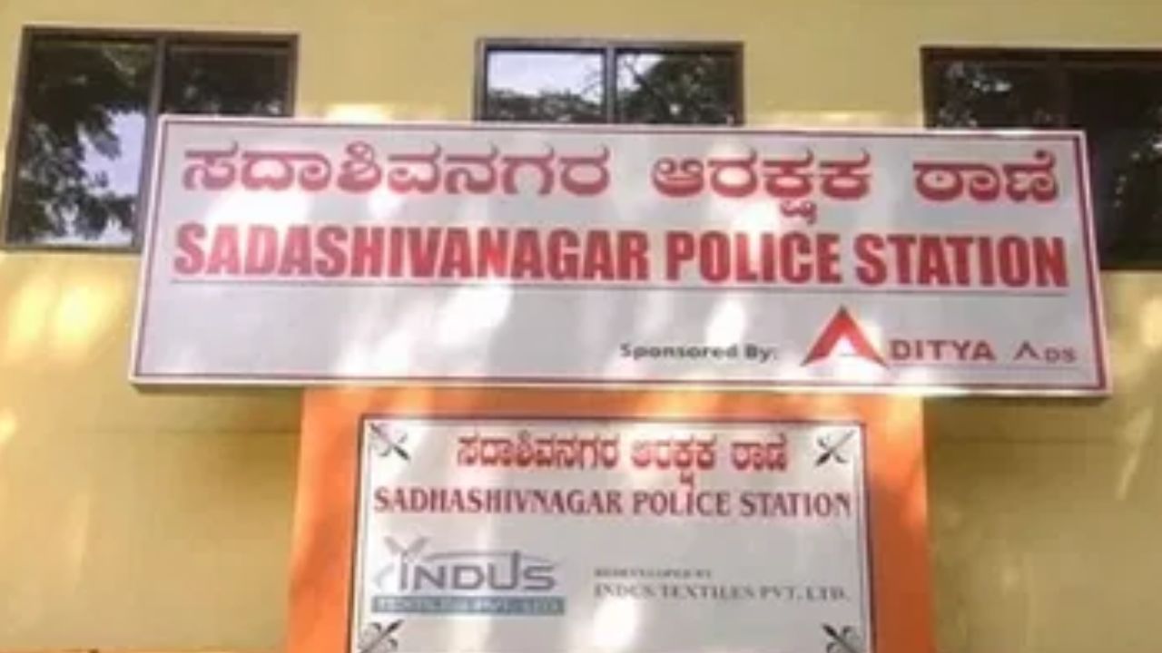 Bengaluru News:ನಿಗಮ ಮಂಡಳಿ ಕೊಡಿಸುವುದಾಗಿ ಪ್ರಿಯಾಂಕ್ ಖರ್ಗೆ ಹೆಸರಿನ ಮೇಲೆ ಹಣ ವಸೂಲಿ, ಆರೋಪಿ ಅರೆಸ್ಟ್ Bengaluru News:ನಿಗಮ ಮಂಡಳಿ ಕೊಡಿಸುವುದಾಗಿ ಪ್ರಿಯಾಂಕ್ ಖರ್ಗೆ ಹೆಸರಿನ ಮೇಲೆ ಹಣ ವಸೂಲಿ, ಆರೋಪಿ ಅರೆಸ್ಟ್