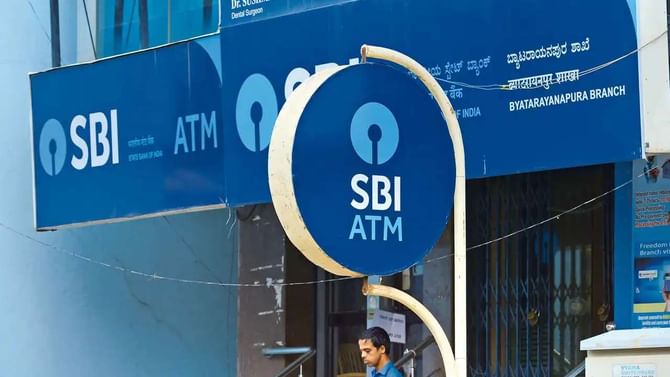 SBI: ಫ್ರೀ ಆಗಿ ಬಿಟ್ಟ ಎಸ್ಬಿಐಗೆ ಮುಗಿಬಿದ್ದರಾ ಜನರು?; 17,000 ಕೋಟಿ ಮೌಲ್ಯದ 2,000 ರೂ ನೋಟುಗಳ ಸಂಗ್ರಹ SBI: ಫ್ರೀ ಆಗಿ ಬಿಟ್ಟ ಎಸ್ಬಿಐಗೆ ಮುಗಿಬಿದ್ದರಾ ಜನರು?; 17,000 ಕೋಟಿ ಮೌಲ್ಯದ 2,000 ರೂ ನೋಟುಗಳ ಸಂಗ್ರಹ