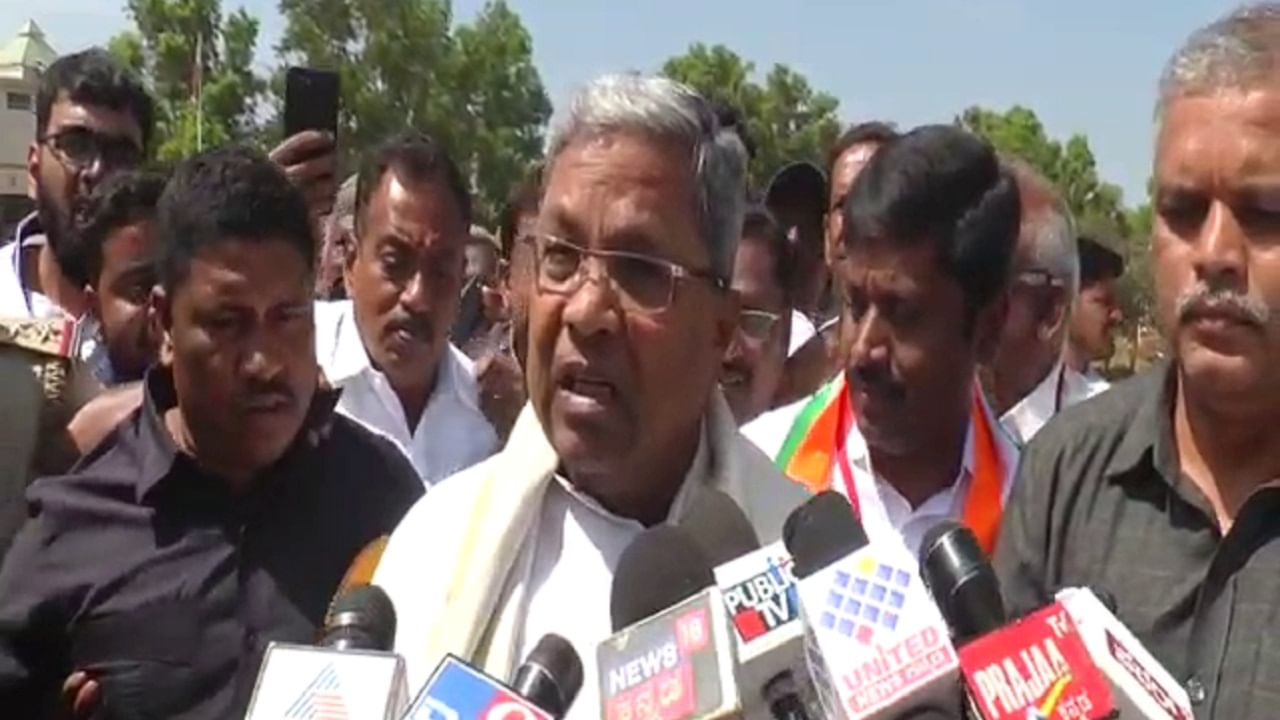 Varuna Election 2023 Winner: ವರುಣಾ ಕ್ಷೇತ್ರದಲ್ಲಿ ಸಿದ್ದರಾಮಯ್ಯಕ್ಕೆ ಜಯಭೇರಿ; ಸೋಮಣ್ಣಗೆ ಡಬಲ್ ನಿರಾಸೆ Varuna Election 2023 Winner: ವರುಣಾ ಕ್ಷೇತ್ರದಲ್ಲಿ ಸಿದ್ದರಾಮಯ್ಯಕ್ಕೆ ಜಯಭೇರಿ; ಸೋಮಣ್ಣಗೆ ಡಬಲ್ ನಿರಾಸೆ