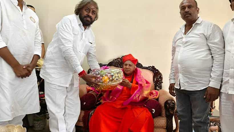 ಕಾಂಗ್ರೆಸ್ ಗ್ಯಾರಂಟಿ: ನಿರುದ್ಯೋಗ ಭತ್ಯೆ ನೀಡಿ ಯುವಕರಿಂದ ಕೆಲಸ ಮಾಡಿಸಿ: ಸರ್ಕಾರಕ್ಕೆ ತರಳಬಾಳು ಶ್ರೀ ಸಲಹೆ