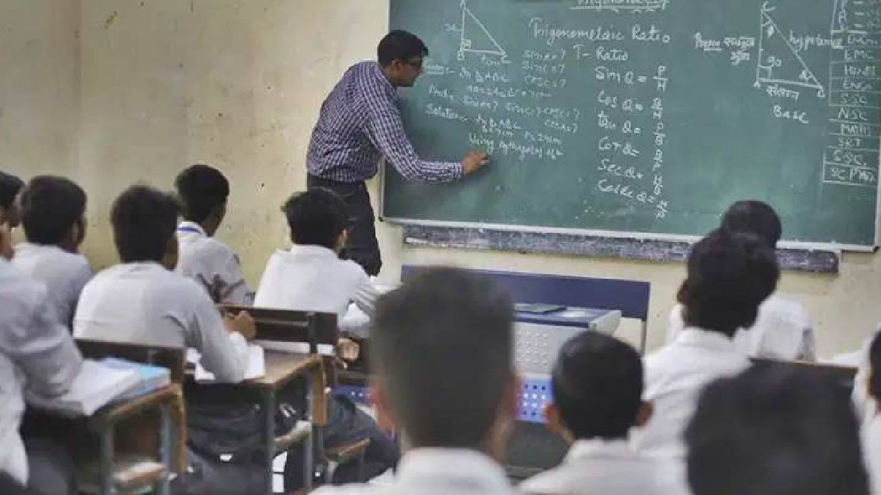 ಟಿಇಟಿ ಪಾಸ್ ಮಾಡದ ಹೊರಗುತ್ತಿಗೆ ಶಿಕ್ಷಕರಿಗೆ ಗೇಟ್ ಪಾಸ್; ಬಿಬಿಎಂಪಿ ನಿರ್ಧಾರಕ್ಕೆ ಶಿಕ್ಷಕರು ಕಂಗಾಲು ಟಿಇಟಿ ಪಾಸ್ ಮಾಡದ ಹೊರಗುತ್ತಿಗೆ ಶಿಕ್ಷಕರಿಗೆ ಗೇಟ್ ಪಾಸ್; ಬಿಬಿಎಂಪಿ ನಿರ್ಧಾರಕ್ಕೆ ಶಿಕ್ಷಕರು ಕಂಗಾಲು