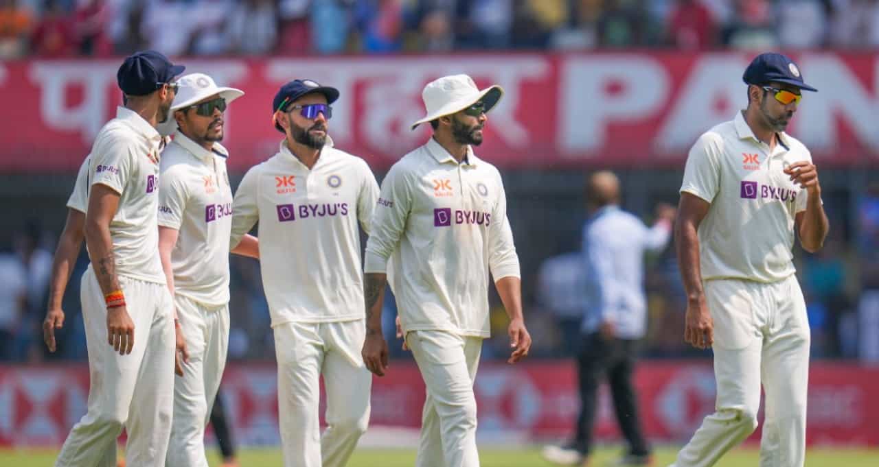ಒಂದೆಡೆ 2023ರ ಐಪಿಎಲ್ ಕೊನೆಯ ಹಂತಕ್ಕೆ ಬಂದು ನಿಂತಿದೆ. ಇನ್ನೊಂದೆಡೆ ಬಿಸಿಸಿಐ ವಿಶ್ವ ಟೆಸ್ಟ್ ಚಾಂಪಿಯನ್ಶಿಪ್ಗೆ ತಯಾರಿ ಆರಂಭಿಸಿದ್ದು, ಇದರ ಪ್ರಯುಕ್ತ ತಂಡದ ಕೆಲವು ಆಟಗಾರರು ಜೂನ್ 7-11 ರವರೆಗೆ ಓವಲ್ನಲ್ಲಿ ನಡೆಯಲಿರುವ WTC ಫೈನಲ್ಗಾಗಿ ಇಂಗ್ಲೆಂಡ್ಗೆ ಹಾರಲು ತಯಾರಿ ನಡೆಸಿದ್ದಾರೆ.