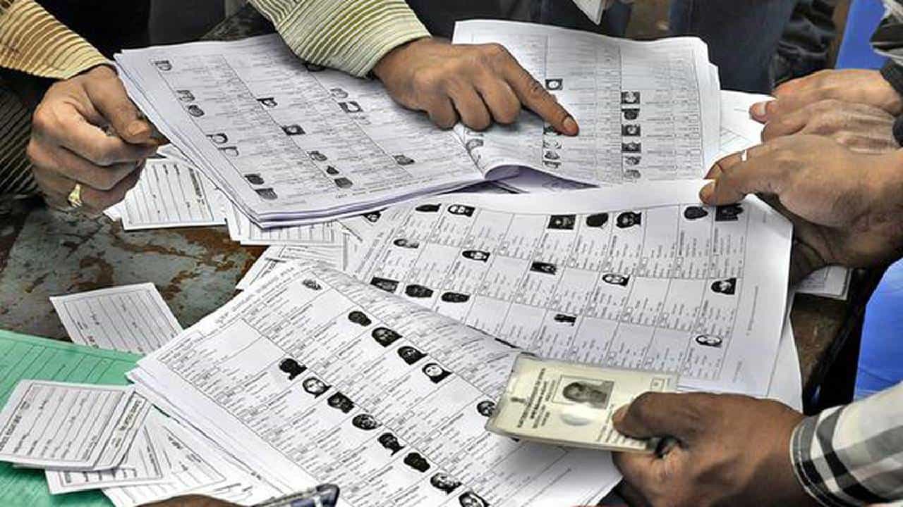 Karnataka Assembly Election: ವೋಟರ್​ ಲಿಸ್ಟ್​ನಲ್ಲಿ ಹೆಸರು ನಾಪತ್ತೆ; ಮತಗಟ್ಟೆಯಲ್ಲಿ ಭುಗಿಲೆದ್ದ ಮತದಾರರ ಆಕ್ರೋಶ
