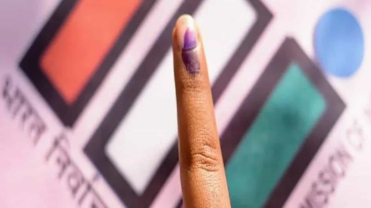 Karnataka Assembly Elections 2023: ರಾಜ್ಯದಲ್ಲಿ ಒಟ್ಟು ಶೇ 65.69 ರಷ್ಟು ಮತದಾನ: ಶೇಕಡಾವಾರು ವಿವರ ಇಲ್ಲಿದೆ Karnataka Assembly Elections 2023: ರಾಜ್ಯದಲ್ಲಿ ಒಟ್ಟು ಶೇ 65.69 ರಷ್ಟು ಮತದಾನ: ಶೇಕಡಾವಾರು ವಿವರ ಇಲ್ಲಿದೆ
