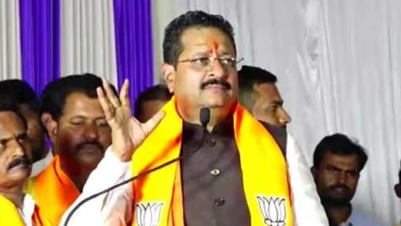 ನಕಲಿ ಮತದಾನ ಆರೋಪ: ಶಾಸಕ ಯತ್ನಾಳ್ ವಿರುದ್ಧ ರಾಷ್ಟ್ರಪತಿಗೆ ದೂರು ನೀಡಿದ ಪರಾಜಿತ ಕಾಂಗ್ರೆಸ್ ಅಭ್ಯರ್ಥಿ ನಕಲಿ ಮತದಾನ ಆರೋಪ: ಶಾಸಕ ಯತ್ನಾಳ್ ವಿರುದ್ಧ ರಾಷ್ಟ್ರಪತಿಗೆ ದೂರು ನೀಡಿದ ಪರಾಜಿತ ಕಾಂಗ್ರೆಸ್ ಅಭ್ಯರ್ಥಿ