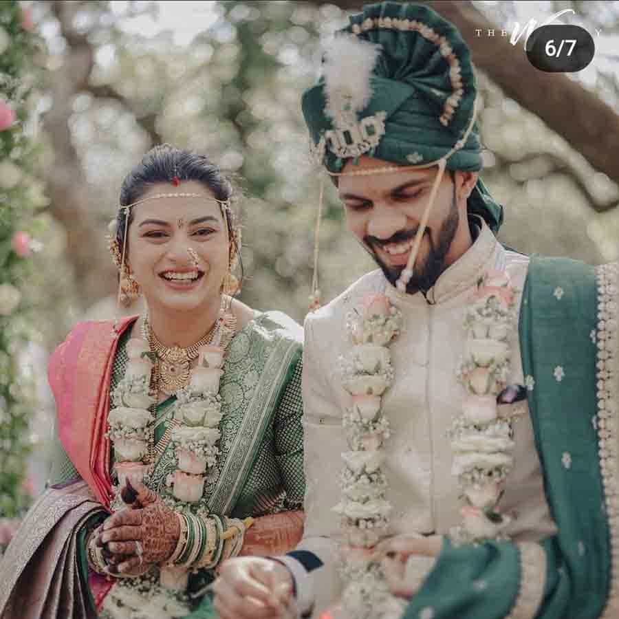 ಇಂಡಿಯನ್ ಪ್ರೀಮಿಯರ್ ಲೀಗ್ನಲ್ಲಿ ಚೆನ್ನೈ ಸೂಪರ್ ಕಿಂಗ್ಸ್ ತಂಡದ ಪರ ಆಡುವ ಸ್ಟಾರ್ ಆರಂಭಿಕ ರುತುರಾಜ್ ಗಾಯಕ್ವಾಡ್ ಅವರು ಮಹಾರಾಷ್ಟ್ರ ಮಹಿಳಾ ಕ್ರಿಕೆಟ್ ತಂಡದ ಆಲ್ರೌಂಡರ್ ಉತ್ಕರ್ಷ ಪವಾರ್ ಅವರೊಂದುಗೆ ವೈವಾಹಿಕ ಜೀವನಕ್ಕೆ ಕಾಲಿಟ್ಟಿದ್ದಾರೆ.