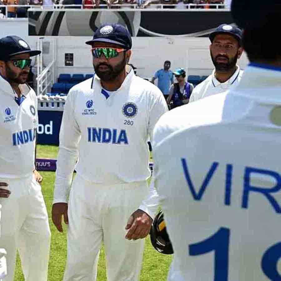 ಐಸಿಸಿ ವಿಶ್ವ ಟೆಸ್ಟ್ ಚಾಂಪಿಯನ್ಶಿಪ್ ಫೈನಲ್ ಮುಕ್ತಾಯಗೊಂಡಿದೆ. ಆಸ್ಟ್ರೇಲಿಯಾ ವಿರುದ್ಧ ಹೀನಾಯವಾಗಿ ಸೋತ ಭಾರತ ಪ್ರಶಸ್ತಿ ಗೆಲ್ಲುವಲ್ಲಿ ವಿಫಲವಾಗಿದೆ. ಇದೀಗ ಟೀಮ್ ಇಂಡಿಯಾ ಆಟಗಾರರು ತವರಿಗೆ ಹಿಂತಿರುಗುತ್ತಿದ್ದಾರೆ.