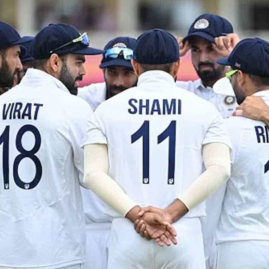 ಇತ್ತೀಚೆಗಷ್ಟೆ ಮುಕ್ತಾಯಗೊಂಡ ಐಸಿಸಿ ವಿಶ್ವ ಟೆಸ್ಟ್ ಚಾಂಪಿಯನ್ಶಿಪ್ ಫೈನಲ್ನಲ್ಲಿ ಹೀನಾಯವಾಗಿ ಸೋಲು ಕಂಡ ಬಳಿಕ ಭಾರತ ಟೆಸ್ಟ್ ಕ್ರಿಕೆಟ್ ತಂಡದಲ್ಲಿ ದೊಡ್ಡ ಬದಲಾವಣೆ ಆಗುವ ಮಾತುಗಳು ಕೇಳಿಬರುತ್ತಿದೆ. ರಾಹುಲ್ ದ್ರಾವಿಡ್ ಕೋಚ್ ಸ್ಥಾನ ಕೂಡ ತೂಗುಯ್ಯಾಲೆಯಲ್ಲಿದೆ.