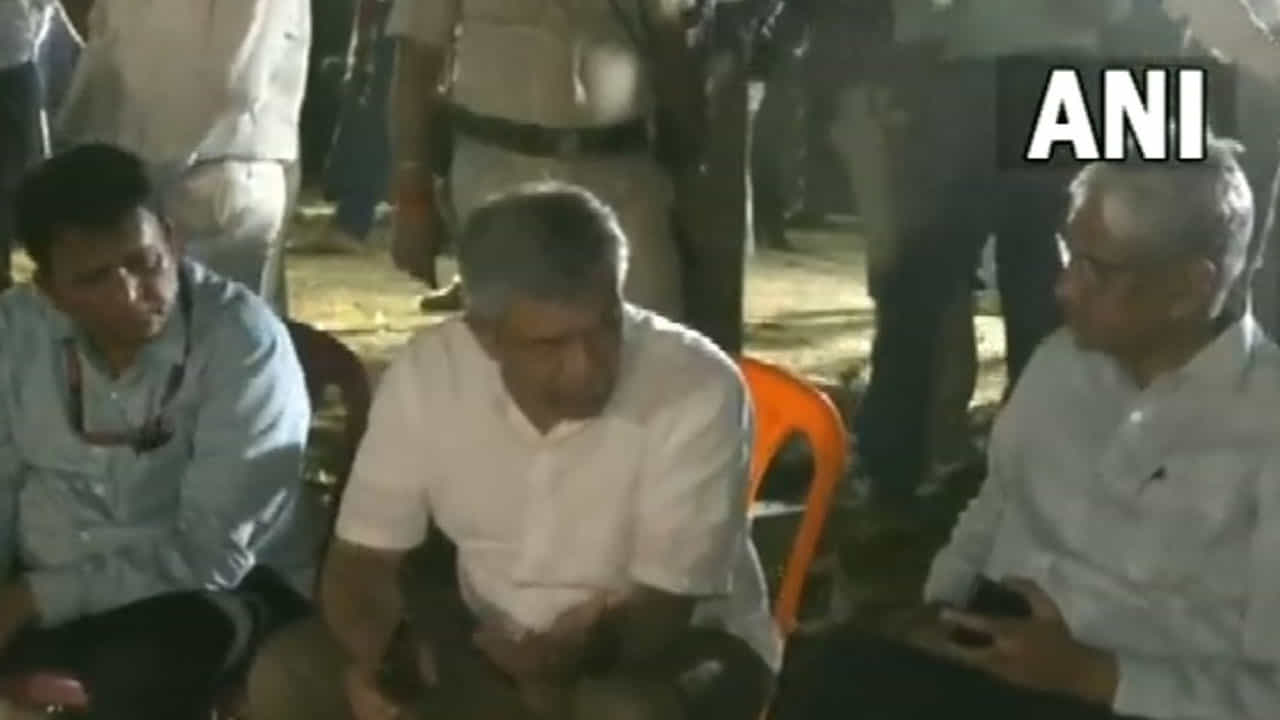 Odisha train tragedy: ಜನರ ಜೀವ ಉಳಿಸಲು 2,300 ಸಿಬ್ಬಂದಿಗಳೊಂದಿಗೆ 51 ಗಂಟೆ ಕೆಲಸ ಮಾಡಿದ್ದರು ರೈಲ್ವೆ ಸಚಿವ ಅಶ್ವಿನಿ ವೈಷ್ಣವ್ Odisha train tragedy: ಜನರ ಜೀವ ಉಳಿಸಲು 2,300 ಸಿಬ್ಬಂದಿಗಳೊಂದಿಗೆ 51 ಗಂಟೆ ಕೆಲಸ ಮಾಡಿದ್ದರು ರೈಲ್ವೆ ಸಚಿವ ಅಶ್ವಿನಿ ವೈಷ್ಣವ್