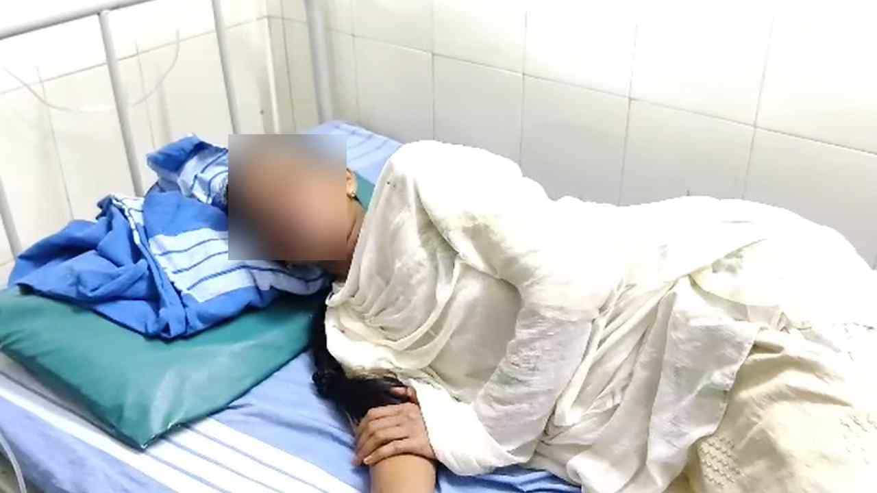 ಚಿಕ್ಕಬಳ್ಳಾಪುರ: ಅತ್ತಿಗೆಯನ್ನು ಗುರಾಯಿಸಿದ ಯುವಕ, ಪ್ರಶ್ನಿಸಿದ ಯುವತಿಗೆ ಕಲ್ಲಿನಿಂದ ಹಲ್ಲೆ ಚಿಕ್ಕಬಳ್ಳಾಪುರ: ಅತ್ತಿಗೆಯನ್ನು ಗುರಾಯಿಸಿದ ಯುವಕ, ಪ್ರಶ್ನಿಸಿದ ಯುವತಿಗೆ ಕಲ್ಲಿನಿಂದ ಹಲ್ಲೆ
