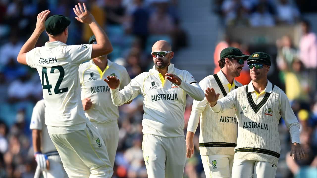 WTC Final 2023: ಲಂಡನ್ನ ಓವಲ್ ಮೈದಾನದಲ್ಲಿ ನಡೆಯುತ್ತಿರುವ ಭಾರತದ ವಿರುದ್ಧದ ವಿಶ್ವ ಟೆಸ್ಟ್ ಚಾಂಪಿಯನ್ಶಿಪ್ ಫೈನಲ್ ಪಂದ್ಯದಲ್ಲಿ ಆಸ್ಟ್ರೇಲಿಯಾ ತಂಡ ಮೇಲುಗೈ ಸಾಧಿಸಿದೆ. ಈ ಪಂದ್ಯದಲ್ಲಿ ಟಾಸ್ ಗೆದ್ದ ಟೀಮ್ ಇಂಡಿಯಾ ಬೌಲಿಂಗ್ ಆಯ್ದುಕೊಂಡಿತು.