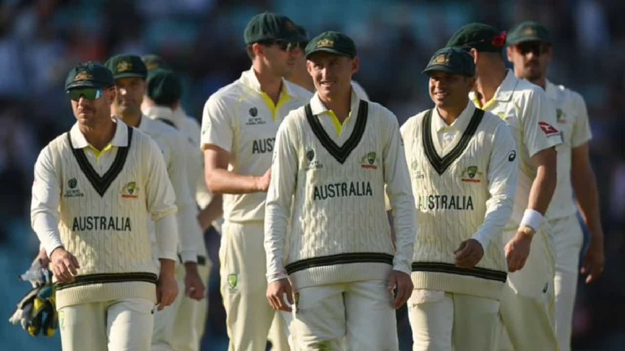 ICC Test Cricket Rankings: ಇಂಟರ್ನ್ಯಾಷನಲ್ ಕ್ರಿಕೆಟ್ ಕೌನ್ಸಿಲ್ (ICC) ನೂತನ ಟೆಸ್ಟ್ ಶ್ರೇಯಾಂಕ ಪಟ್ಟಿಯನ್ನು ಪ್ರಕಟಿಸಿದೆ. ಹೊಸ ರ್ಯಾಂಕಿಂಗ್ ಪಟ್ಟಿಯಲ್ಲಿ ಆಸ್ಟ್ರೇಲಿಯಾದ ಮೂವರು ಆಟಗಾರರು ಅಗ್ರ ಮೂರು ಸ್ಥಾನಗಳನ್ನು ಅಲಂಕರಿಸಿರುವುದು ವಿಶೇಷ.