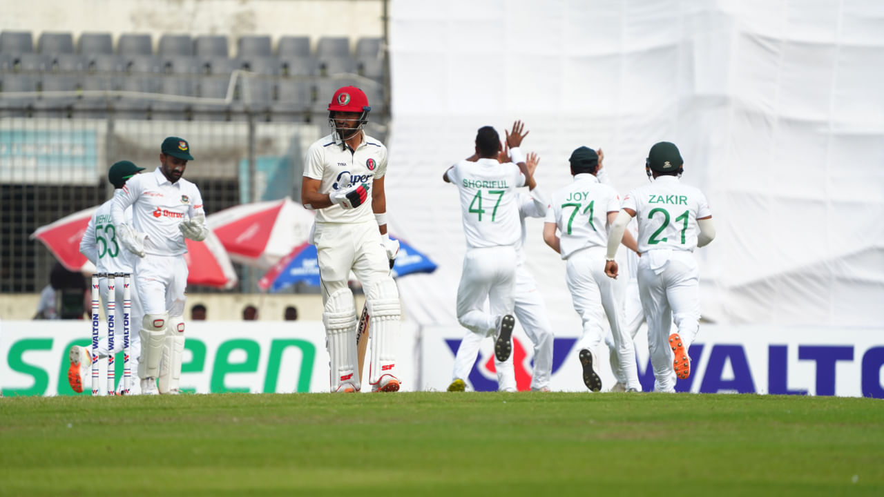 ಅಫ್ಘಾನಿಸ್ತಾನ ವಿರುದ್ಧ ಶೇರ್-ಎ-ಬಾಂಗ್ಲಾ ಮೈದಾನದಲ್ಲಿ ನಡೆದ ಏಕೈಕ ಟೆಸ್ಟ್ ಪಂದ್ಯದಲ್ಲಿ ಬಾಂಗ್ಲಾದೇಶ 546 ರನ್ಗಳ ಬೃಹತ್ ಅಂತರದ ಗೆಲುವು ದಾಖಲಿಸಿದೆ. ಇದು ಬಾಂಗ್ಲಾ ಟೆಸ್ಟ್ ಕ್ರಿಕೆಟ್ ಇತಿಹಾಸದಲ್ಲಿ ಅತಿದೊಡ್ಡ ಗೆಲುವಾಗಿದ್ದರೆ, ಟೆಸ್ಟ್ ಕ್ರಿಕೆಟ್ನ ಮೂರನೇ ಅತಿ ದೊಡ್ಡ ಗೆಲುವಾಗಿದೆ.