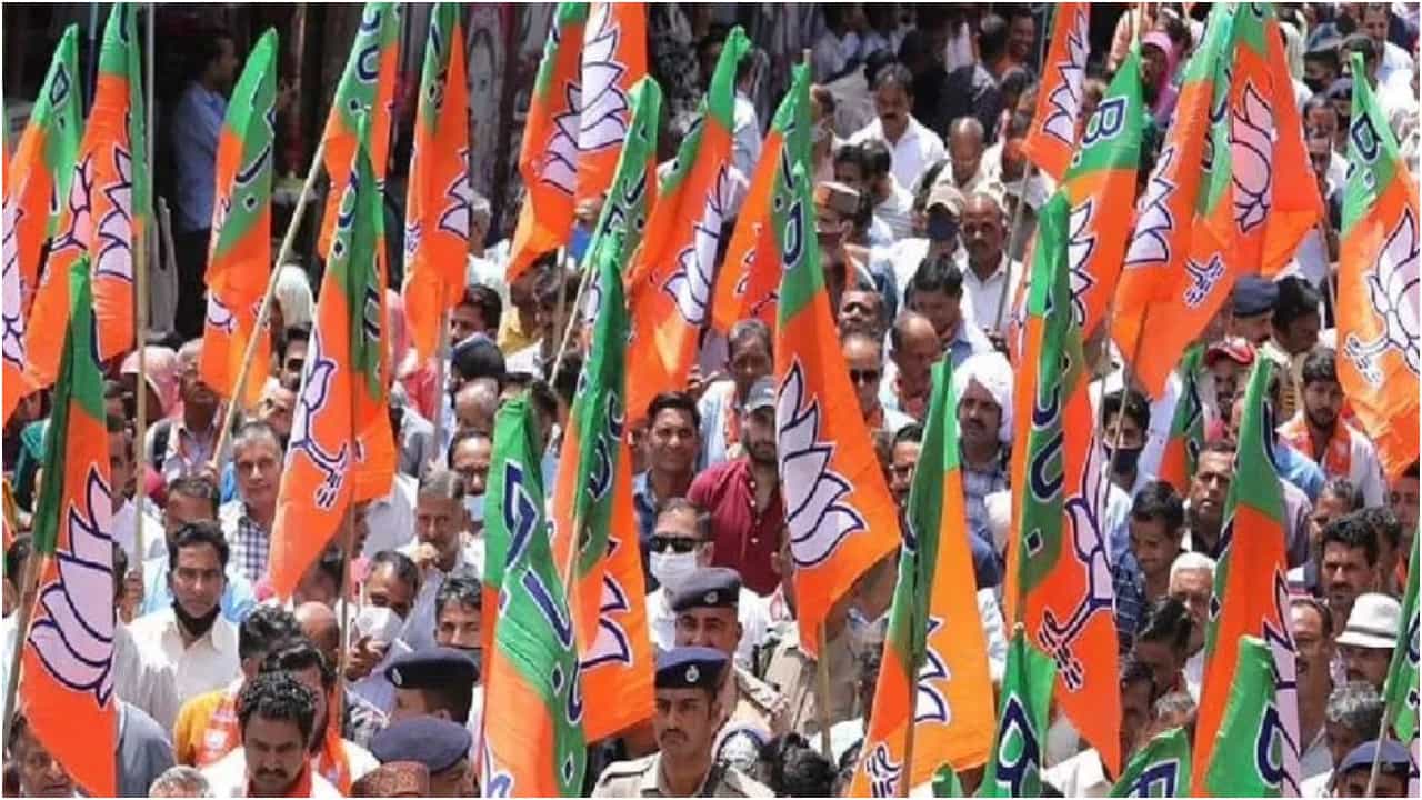 ಹುಬ್ಬಳ್ಳಿ ಧಾರವಾಡ ಮಹಾನಗರ ಪಾಲಿಕೆ ಮೇಯರ್, ಉಪ ಮೇಯರ್ ಚುನಾವಣೆ; ಶುರುವಾಯ್ತು ರೆಸಾರ್ಟ್ ರಾಜಕಾರಣ ಹುಬ್ಬಳ್ಳಿ ಧಾರವಾಡ ಮಹಾನಗರ ಪಾಲಿಕೆ ಮೇಯರ್, ಉಪ ಮೇಯರ್ ಚುನಾವಣೆ; ಶುರುವಾಯ್ತು ರೆಸಾರ್ಟ್ ರಾಜಕಾರಣ