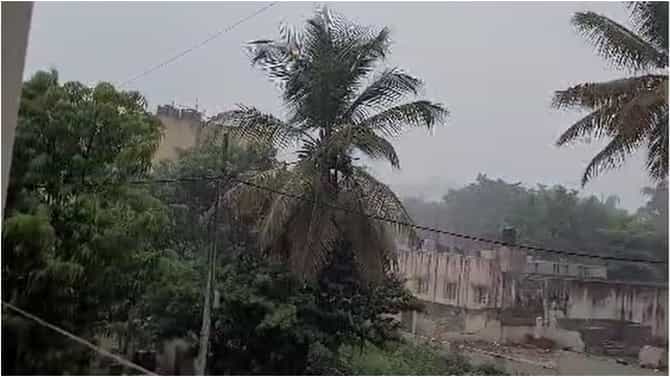 Karnataka Rains: ರಾಜ್ಯದಲ್ಲಿ ಇನ್ನೂ 5 ದಿನಗಳ ಕಾಲ ಭಾರಿ ಮಳೆ; ಕರಾವಳಿ ಜಿಲ್ಲೆಗಳಲ್ಲಿ ಯೆಲ್ಲೋ ಅಲರ್ಟ್
