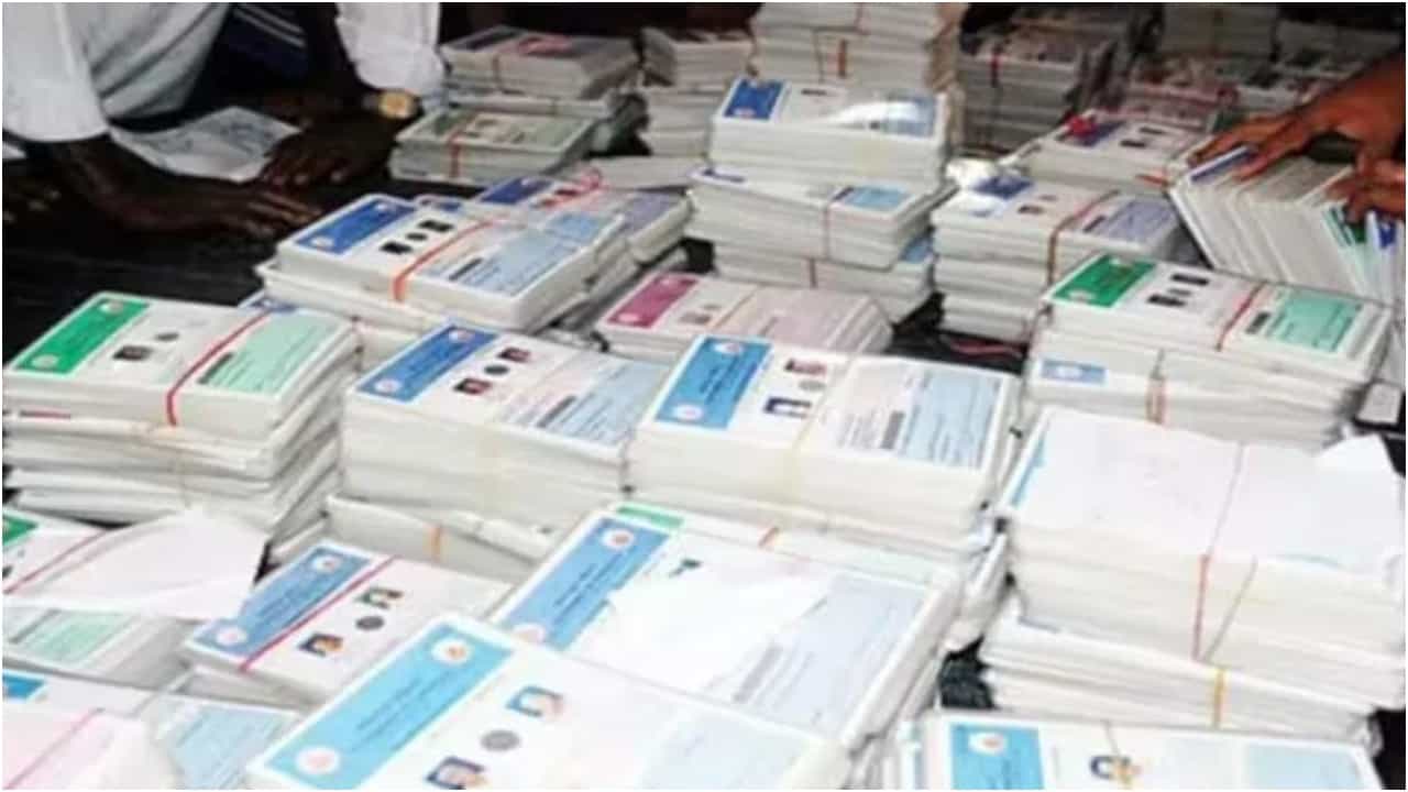 BPL Card: ಬಿಪಿಎಲ್ ಕಾರ್ಡ್ಗೆ ಹೊಸದಾಗಿ ಅರ್ಜಿ ಸಲ್ಲಿಸಲು ಅವಕಾಶ; ಮಾನದಂಡಗಳೇನು? BPL Card: ಬಿಪಿಎಲ್ ಕಾರ್ಡ್ಗೆ ಹೊಸದಾಗಿ ಅರ್ಜಿ ಸಲ್ಲಿಸಲು ಅವಕಾಶ; ಮಾನದಂಡಗಳೇನು?
