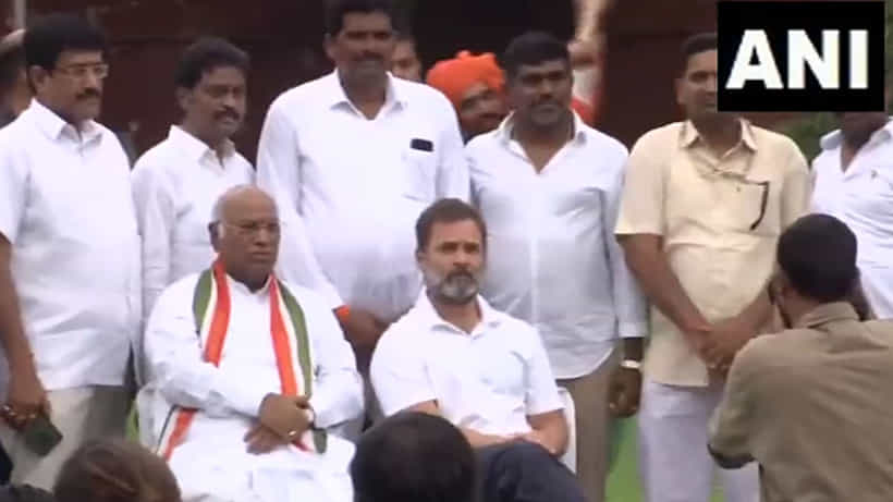 ತೆಲಂಗಾಣ ಚುನಾವಣೆಗೆ ಮುನ್ನ ಕೆಸಿಆರ್ಗೆ ಹಿನ್ನಡೆ; ಕಾಂಗ್ರೆಸ್ ಸೇರಲಿದ್ದಾರೆ ಬಿಆರ್ಎಸ್ ಪಕ್ಷದ 35 ನಾಯಕರು