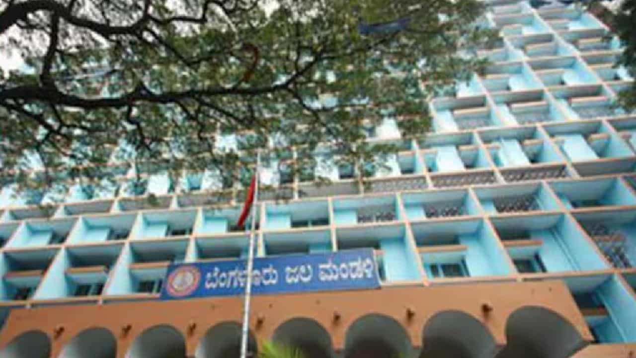 ವಿದ್ಯುತ್ ದರ ಏರಿಕೆ ಬೆನ್ನಲ್ಲೇ ಮತ್ತೊಂದು ಶಾಕ್; ನೀರಿನ ದರ ಏರಿಸಲು ಜಲಮಂಡಳಿ ಚಿಂತನೆ, ಕಾರಣವೇನು? ವಿದ್ಯುತ್ ದರ ಏರಿಕೆ ಬೆನ್ನಲ್ಲೇ ಮತ್ತೊಂದು ಶಾಕ್; ನೀರಿನ ದರ ಏರಿಸಲು ಜಲಮಂಡಳಿ ಚಿಂತನೆ, ಕಾರಣವೇನು?