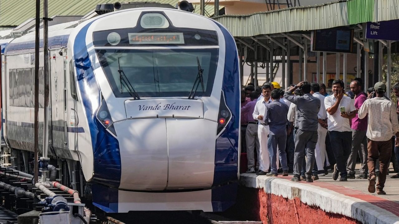 Vande Bhart Express: ಉದ್ಘಾಟನೆಗೂ ಮುನ್ನವೇ ಧಾರವಾಡ-ಬೆಂಗಳೂರು ವಂದೇ ಭಾರತ್ ರೈಲಿನ ಬಹುತೇಕ ಎಲ್ಲಾ ಸೀಟ್ ಬುಕ್