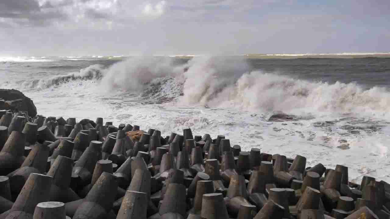 Cyclone Biparjoy: ಗುಜರಾತ್​ನಲ್ಲಿ ಬಿಪೋರ್​ಜಾಯ್ ಚಂಡಮಾರುತದ ಅಬ್ಬರಕ್ಕೆ ಇಬ್ಬರು ಬಲಿ