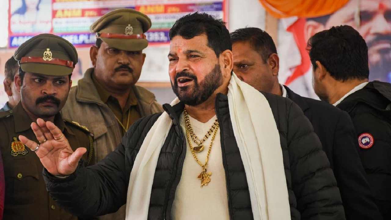 Wrestlers Protest: ಬ್ರಿಜ್ ಭೂಷಣ್ ನನ್ನ ಮಗಳಿಗೆ ಲೈಂಗಿಕ ಕಿರುಕುಳ ನೀಡಿಲ್ಲ: ಅಪ್ರಾಪ್ತ ಕುಸ್ತಿಪಟುವಿನ ತಂದೆಯ ಹೇಳಿಕೆ Wrestlers Protest: ಬ್ರಿಜ್ ಭೂಷಣ್ ನನ್ನ ಮಗಳಿಗೆ ಲೈಂಗಿಕ ಕಿರುಕುಳ ನೀಡಿಲ್ಲ: ಅಪ್ರಾಪ್ತ ಕುಸ್ತಿಪಟುವಿನ ತಂದೆಯ ಹೇಳಿಕೆ