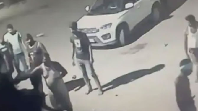 ರಾಜಸ್ಥಾನದ ರೆಸ್ಟೋರೆಂಟ್ ಸಿಬ್ಬಂದಿ ಜತೆ ಐಎಎಸ್, ಐಪಿಎಸ್ ಅಧಿಕಾರಿಗಳ ಜಗಳ; ಐವರು ಅಮಾನತು ರಾಜಸ್ಥಾನದ ರೆಸ್ಟೋರೆಂಟ್ ಸಿಬ್ಬಂದಿ ಜತೆ ಐಎಎಸ್, ಐಪಿಎಸ್ ಅಧಿಕಾರಿಗಳ ಜಗಳ; ಐವರು ಅಮಾನತು