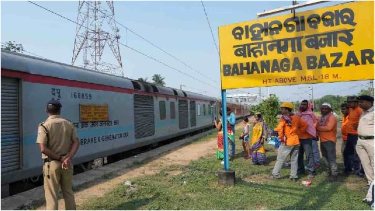 Odisha Train Accident: ಒಡಿಶಾ ರೈಲು ದುರಂತ; ಮೃತರ ಸಂಖ್ಯೆ 288ಕ್ಕೆ, ಬುಧವಾರದಿಂದ ಸಂಚಾರ ಆರಂಭಿಸಲಿದೆ ಕೋರಮಂಡಲ್ ಎಕ್ಸ್ಪ್ರೆಸ್ Odisha Train Accident: ಒಡಿಶಾ ರೈಲು ದುರಂತ; ಮೃತರ ಸಂಖ್ಯೆ 288ಕ್ಕೆ, ಬುಧವಾರದಿಂದ ಸಂಚಾರ ಆರಂಭಿಸಲಿದೆ ಕೋರಮಂಡಲ್ ಎಕ್ಸ್ಪ್ರೆಸ್