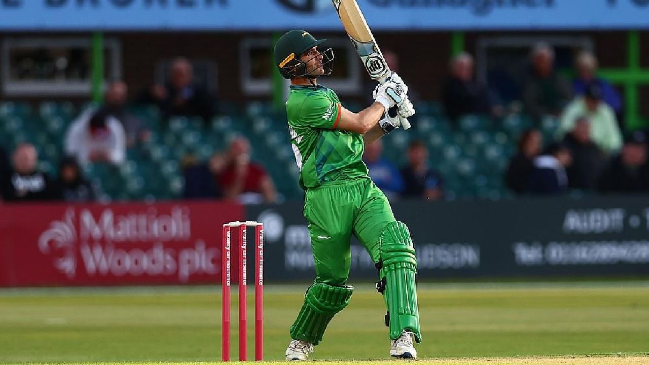 Facing 27 balls, Kimber scored 41 runs with 3 huge sixes and 2 fours.  As a result, at the end of 20 overs, the Leicestershire team lost 8 wickets and collected 164 runs.