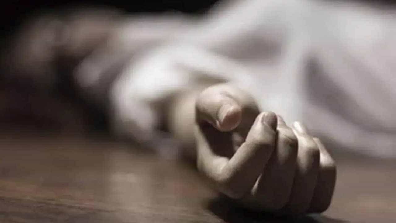 Andhra Pradesh Crime: ವಿಚ್ಛೇದನ ಪಡೆಯಲು ಪತ್ನಿಗೆ ಕುಮ್ಮಕ್ಕು ನೀಡುತ್ತಿದ್ದ ಕಾರಣಕ್ಕೆ ಅತ್ತೆಯನ್ನೇ ಹತ್ಯೆಗೈದ ಅಳಿಯ Andhra Pradesh Crime: ವಿಚ್ಛೇದನ ಪಡೆಯಲು ಪತ್ನಿಗೆ ಕುಮ್ಮಕ್ಕು ನೀಡುತ್ತಿದ್ದ ಕಾರಣಕ್ಕೆ ಅತ್ತೆಯನ್ನೇ ಹತ್ಯೆಗೈದ ಅಳಿಯ