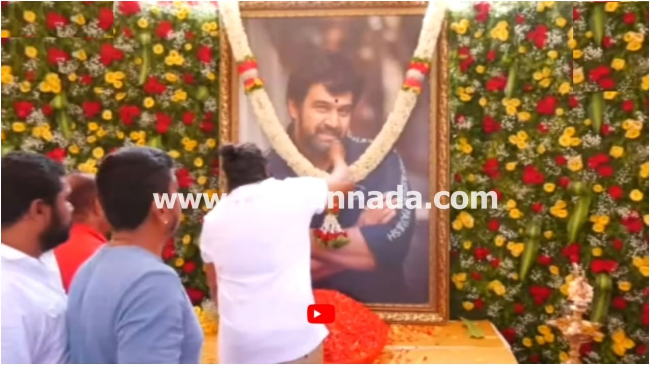 Chiranjeevi Sarja: ಚಿರಂಜೀವಿ ಸಮಾಧಿಗೆ ಪೂಜೆ ಸಲ್ಲಿಸಿದ ಧ್ರುವ ಸರ್ಜಾ; ಅಣ್ಣನ ಭಾವಚಿತ್ರಕ್ಕೆ ಪುಷ್ಪಾರ್ಚನೆ