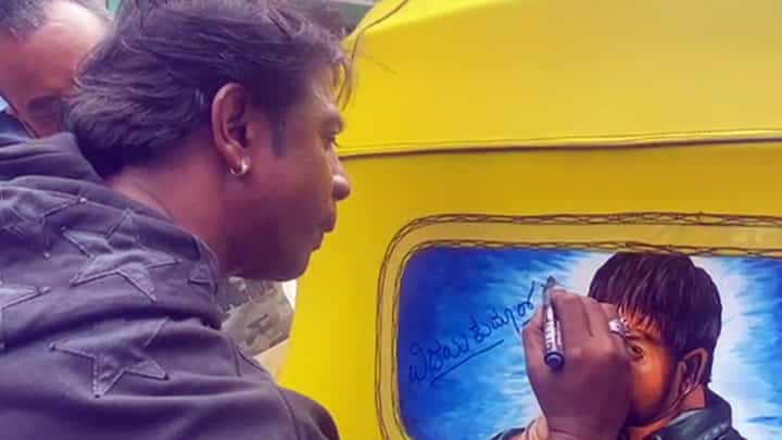 Duniya Vijay: ಪಕ್ಕಾ ಅಭಿಮಾನಿಗೆ ವಿಶೇಷ ಪ್ರೀತಿ ತೋರಿಸಿದ ನಟ ದುನಿಯಾ ವಿಜಯ್ Duniya Vijay: ಪಕ್ಕಾ ಅಭಿಮಾನಿಗೆ ವಿಶೇಷ ಪ್ರೀತಿ ತೋರಿಸಿದ ನಟ ದುನಿಯಾ ವಿಜಯ್