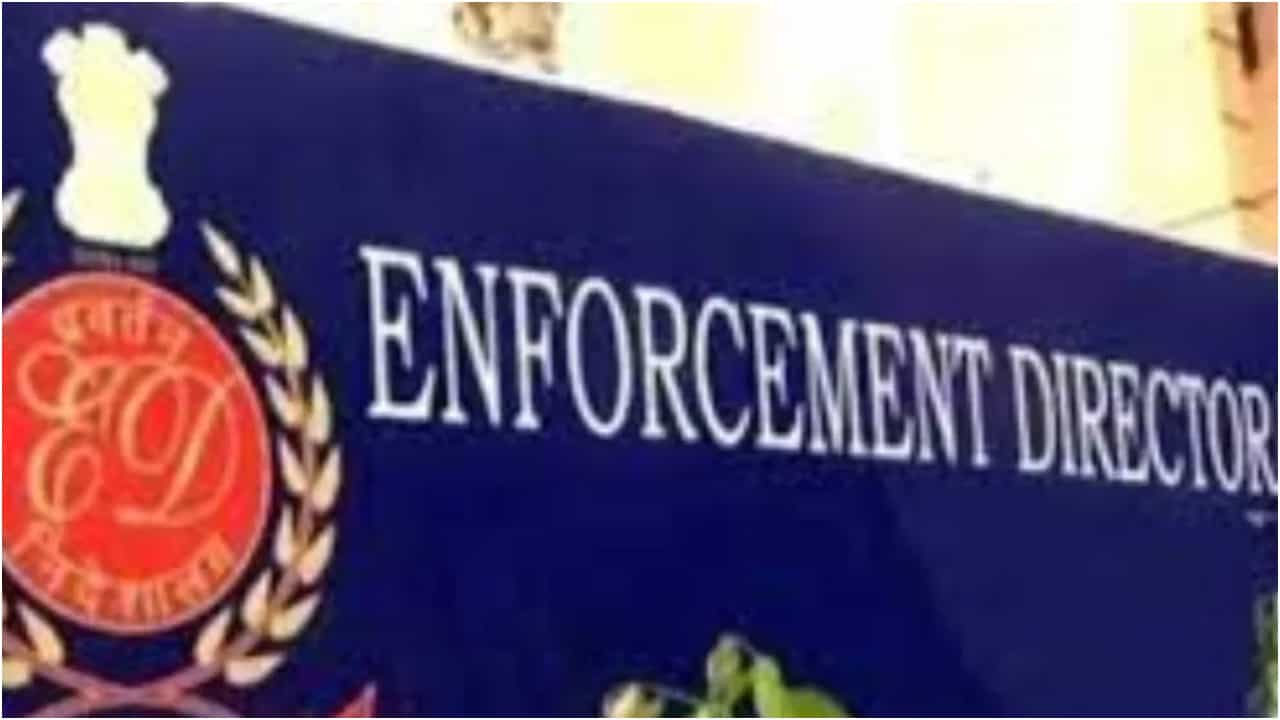 ED Raid: ಬೆಂಗಳೂರು, ದಾವಣಗೆರೆಯಲ್ಲಿ ಇ.ಡಿ ದಾಳಿ; ಕೋಟ್ಯಂತರ ಮೌಲ್ಯದ ಆಸ್ತಿ, ನಗದು ಪತ್ತೆ ED Raid: ಬೆಂಗಳೂರು, ದಾವಣಗೆರೆಯಲ್ಲಿ ಇ.ಡಿ ದಾಳಿ; ಕೋಟ್ಯಂತರ ಮೌಲ್ಯದ ಆಸ್ತಿ, ನಗದು ಪತ್ತೆ