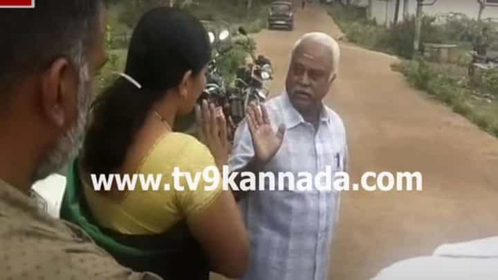 Dharwad: ಹಿರಿಯ ನಾಗರಿಕರೊಬ್ಬರು ಗ್ರಾಮ ಪಂಚಾಯಿತಿ ಸದಸ್ಯೆಯ ಮೇಲೆ ಸಾರ್ವಜನಿಕವಾಗಿ ರೇಗಾಡಿದ್ದು ಸರಿಯಲ್ಲ Dharwad: ಹಿರಿಯ ನಾಗರಿಕರೊಬ್ಬರು ಗ್ರಾಮ ಪಂಚಾಯಿತಿ ಸದಸ್ಯೆಯ ಮೇಲೆ ಸಾರ್ವಜನಿಕವಾಗಿ ರೇಗಾಡಿದ್ದು ಸರಿಯಲ್ಲ