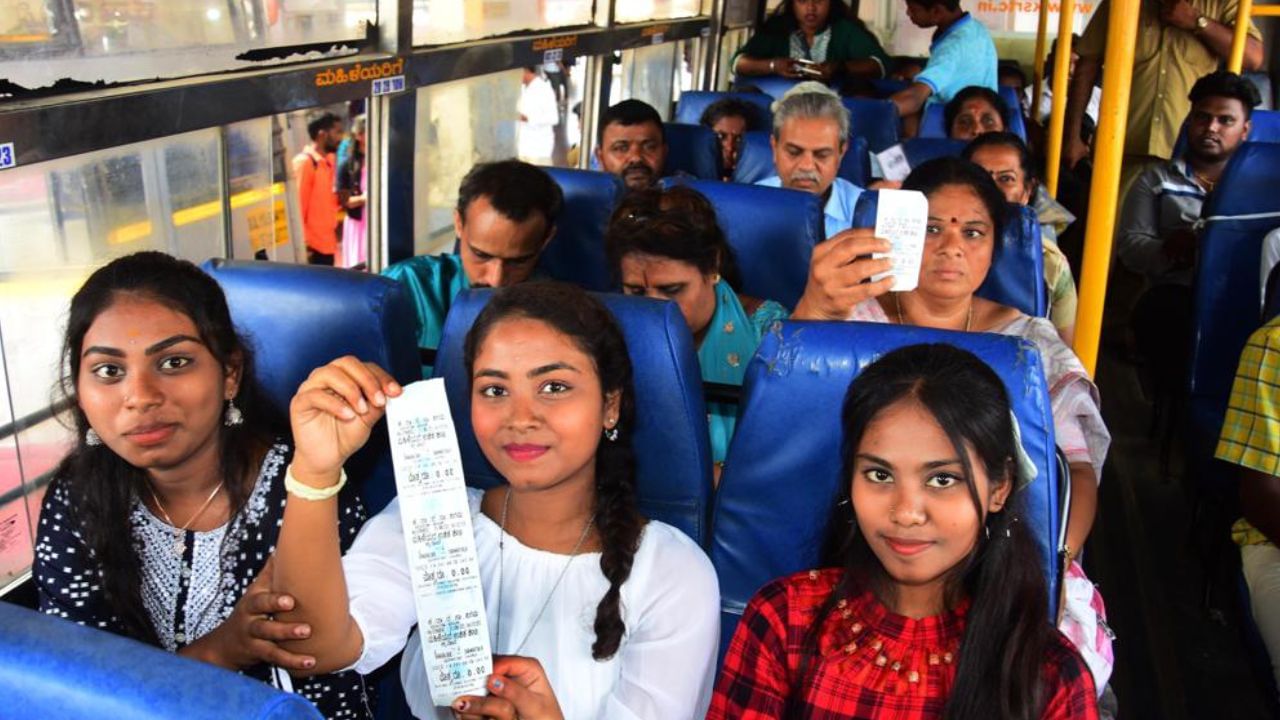 Shakti Scheme: ಒಂದು ವಾರದಲ್ಲಿ 3 ಕೋಟಿಗೂ ಅಧಿಕ ಮಹಿಳೆಯರಿಂದ ಉಚಿತ ಪ್ರಯಾಣ, ಟಿಕೆಟ್ ವೆಚ್ಚ ಎಷ್ಟು ಗೊತ್ತಾ? Shakti Scheme: ಒಂದು ವಾರದಲ್ಲಿ 3 ಕೋಟಿಗೂ ಅಧಿಕ ಮಹಿಳೆಯರಿಂದ ಉಚಿತ ಪ್ರಯಾಣ, ಟಿಕೆಟ್ ವೆಚ್ಚ ಎಷ್ಟು ಗೊತ್ತಾ?