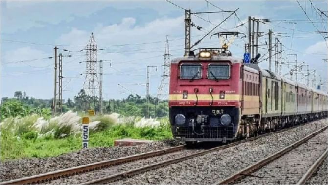 Odisha: ಒಡಿಶಾದ ಜಾಜ್ಪುರ ರೈಲು ನಿಲ್ದಾಣದಲ್ಲಿ ಗೂಡ್ಸ್ ರೈಲಿನಡಿ ಸಿಲುಕಿ 6 ಮಂದಿ ಕಾರ್ಮಿಕರು ಸಾವು Odisha: ಒಡಿಶಾದ ಜಾಜ್ಪುರ ರೈಲು ನಿಲ್ದಾಣದಲ್ಲಿ ಗೂಡ್ಸ್ ರೈಲಿನಡಿ ಸಿಲುಕಿ 6 ಮಂದಿ ಕಾರ್ಮಿಕರು ಸಾವು