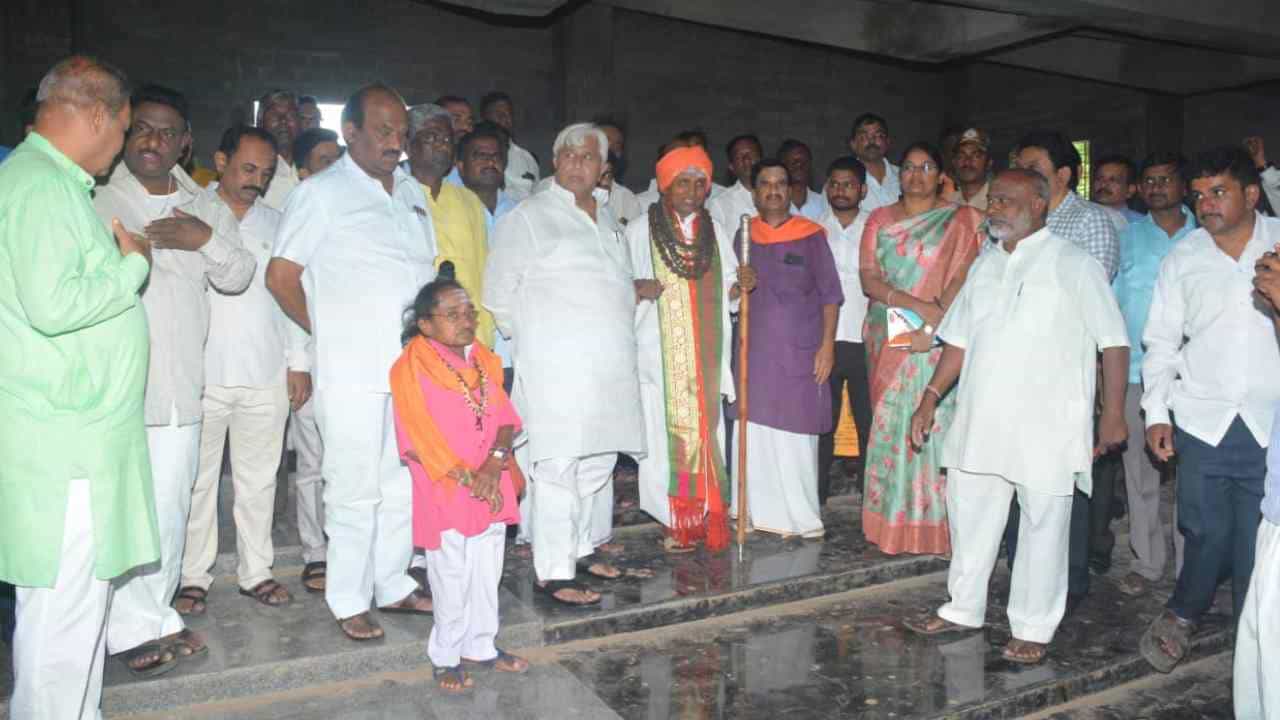 ಡಾ ಪಂಡಿತ ಪುಟ್ಟರಾಜ ಗವಾಯಿ ಸ್ಮಾರಕ ಭವನ 6-9 ತಿಂಗಳಲ್ಲಿ ಪೂರ್ಣಗೊಳಿಸಲು ಸರ್ಕಾರ ಬದ್ಧ: ಸಚಿವ ಎಚ್ಕೆ ಪಾಟೀಲ್ ಡಾ ಪಂಡಿತ ಪುಟ್ಟರಾಜ ಗವಾಯಿ ಸ್ಮಾರಕ ಭವನ 6-9 ತಿಂಗಳಲ್ಲಿ ಪೂರ್ಣಗೊಳಿಸಲು ಸರ್ಕಾರ ಬದ್ಧ: ಸಚಿವ ಎಚ್ಕೆ ಪಾಟೀಲ್