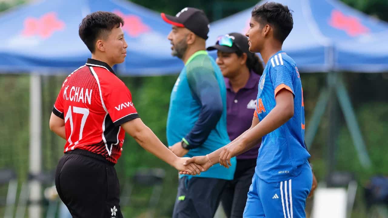 Emerging Teams Asia Cup: ಹಾಂಗ್ಕಾಂಗ್ನಲ್ಲಿ ನಡೆಯುತ್ತಿರುವ ಮಹಿಳಾ ಉದಯೋನ್ಮುಖ ತಂಡಗಳ ಏಷ್ಯಾ ಕಪ್ 2023 ರ ಮೊದಲ ಪಂದ್ಯದಲ್ಲಿ ಜಯ ಸಾಧಿಸಿ ಭಾರತ ಎ ತಂಡವು ಶುಭಾರಂಭ ಮಾಡಿದೆ. ಈ ಭರ್ಜರಿ ಗೆಲುವಿನ ರೂವಾರಿ ಕನ್ನಡತಿ ಎಂಬುದು ವಿಶೇಷ.
