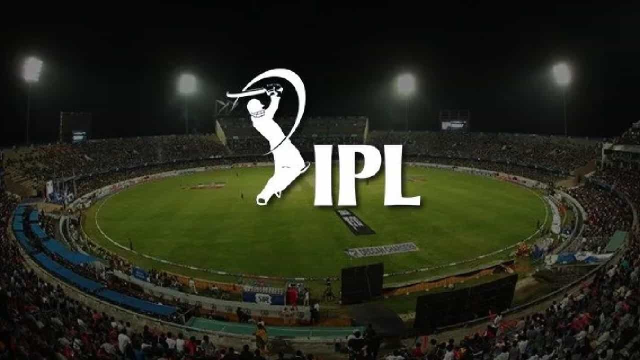 IPL 2024: ಇಂಡಿಯನ್ ಪ್ರೀಮಿಯರ್ ಲೀಗ್ ಸೀಸನ್ 16 ಮುಕ್ತಾಯದ ಬೆನ್ನಲ್ಲೇ ಇದೀಗ ಐಪಿಎಲ್ 2024 ರ ಚರ್ಚೆಗಳು ಶುರುವಾಗಿದೆ. ಅದರಲ್ಲೂ ಕೆಲ ಫ್ರಾಂಚೈಸಿಗಳ ಮಾಲೀಕರು ಕಳಪೆ ಪ್ರದರ್ಶನ ನೀಡಿದ ಆಟಗಾರರ ವಿರುದ್ಧ ಅಸಮಾಧಾನ ಹೊಂದಿದ್ದಾರೆ. ಹೀಗಾಗಿ ಮುಂದಿನ ಸೀಸನ್ಗೂ ಮುನ್ನವೇ ಕೆಲ ಆಟಗಾರರಿಗೆ ತಂಡದಿಂದ ಗೇಟ್ ಪಾಸ್ ಸಿಗಲಿದೆ.