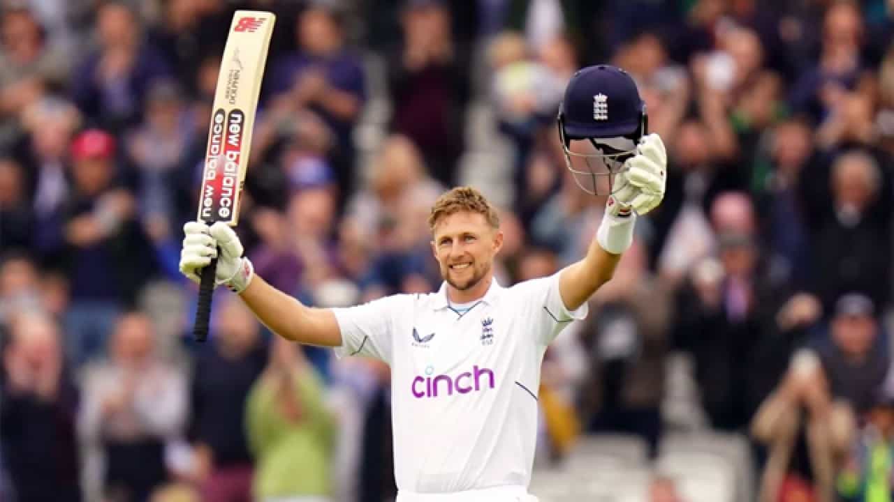 ICC Test Cricket Rankings: ಇಂಟರ್ನ್ಯಾಷನಲ್ ಕ್ರಿಕೆಟ್ ಕೌನ್ಸಿಲ್ (ICC) ನೂತನ ಟೆಸ್ಟ್ ಶ್ರೇಯಾಂಕ ಪಟ್ಟಿಯನ್ನು ಪ್ರಕಟಿಸಿದೆ. ಹೊಸ ರ್ಯಾಂಕಿಂಗ್ ಪಟ್ಟಿಯಲ್ಲಿ ಇಂಗ್ಲೆಂಡ್ನ ಸ್ಟಾರ್ ಬ್ಯಾಟರ್ ಜೋ ರೂಟ್ ಅಗ್ರಸ್ಥಾನ ಅಲಂಕರಿಸಿದ್ದಾರೆ.
