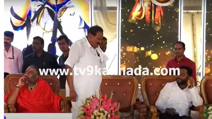 Hassan: ಶಾಸಕ ಶಿವಲಿಂಗೇಗೌಡ ವೇದಿಕೆ ಮೇಲೆ ಕಾಣದಾದಾಗ ಸಿಎಂ ಸಿದ್ದರಾಮಯ್ಯ ಹೇಳಿದ್ದೇನು ಗೊತ್ತಾ? Hassan: ಶಾಸಕ ಶಿವಲಿಂಗೇಗೌಡ ವೇದಿಕೆ ಮೇಲೆ ಕಾಣದಾದಾಗ ಸಿಎಂ ಸಿದ್ದರಾಮಯ್ಯ ಹೇಳಿದ್ದೇನು ಗೊತ್ತಾ?