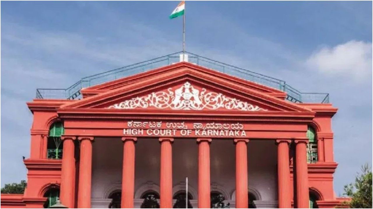 ಮದುವೆಯಾಗುವುದಾಗಿ ನಂಬಿಸಿ ವಂಚಿಸಿದ್ದಾನೆಂದು ವಿವಾಹಿತೆ ಆರೋಪಿಸುವಂತಿಲ್ಲ; ಕರ್ನಾಟಕ ಹೈಕೋರ್ಟ್ ತೀರ್ಪು ಮದುವೆಯಾಗುವುದಾಗಿ ನಂಬಿಸಿ ವಂಚಿಸಿದ್ದಾನೆಂದು ವಿವಾಹಿತೆ ಆರೋಪಿಸುವಂತಿಲ್ಲ; ಕರ್ನಾಟಕ ಹೈಕೋರ್ಟ್ ತೀರ್ಪು